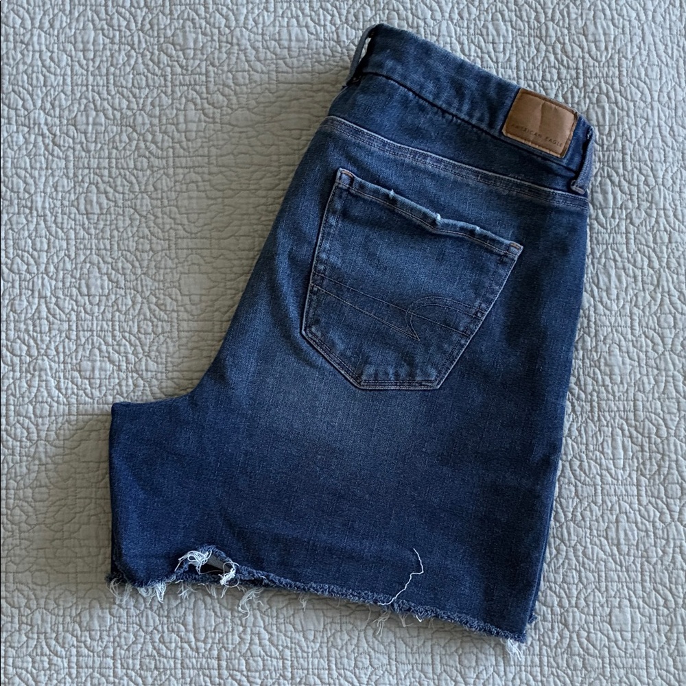 American Eagle The Dream Short Curvy Midi Cutoff Stretch Denim Shorts Size 16